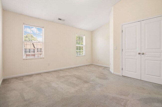 Building Photo - Excellent 2 BR Townhome close to Downtown Raleigh.  Available now!