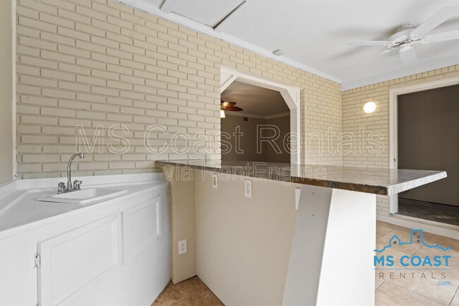 Building Photo - 387 Debuys Rd