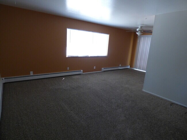 Building Photo - Bright and Clean 2 Bedroom Apartment