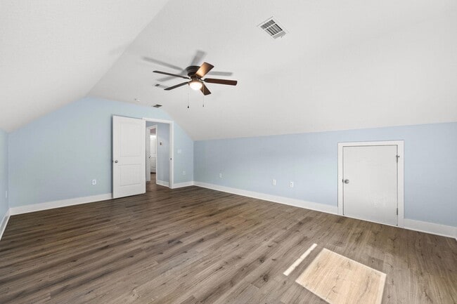 Building Photo - 140 Kinley Ave