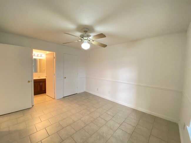 Building Photo - 6166 Westgate Dr