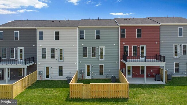 Building Photo - 114 Galaxy Pl