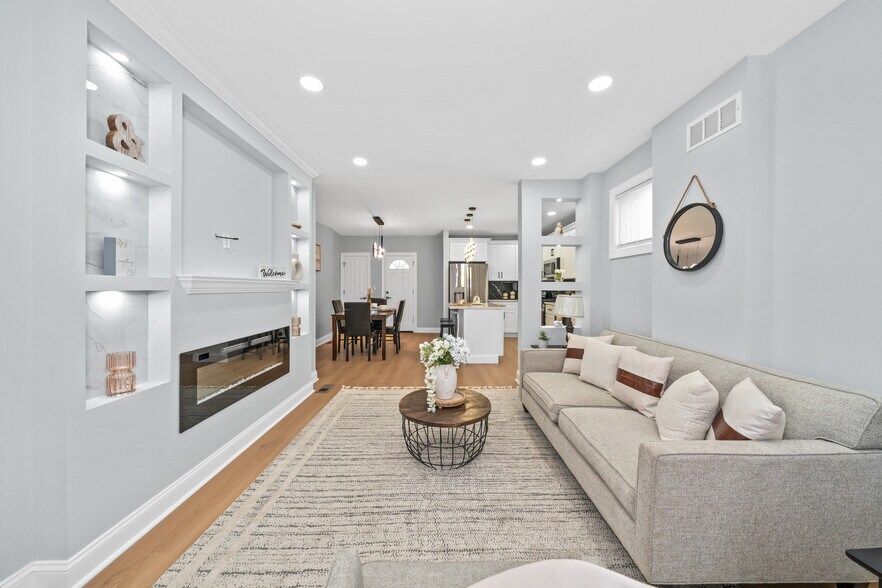 Building Photo - 504 W 26th St