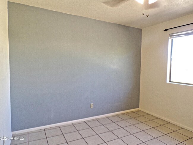 Building Photo - 4251 Plaza Oro Loma