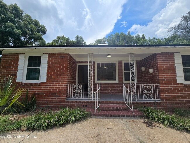 Building Photo - 5851 Clifton Ave