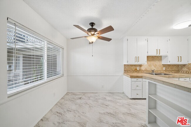 Building Photo - 7209 Willoughby Ave