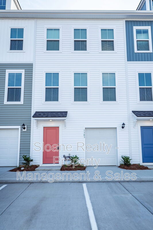 Building Photo - 4633 Forest Hills Dr