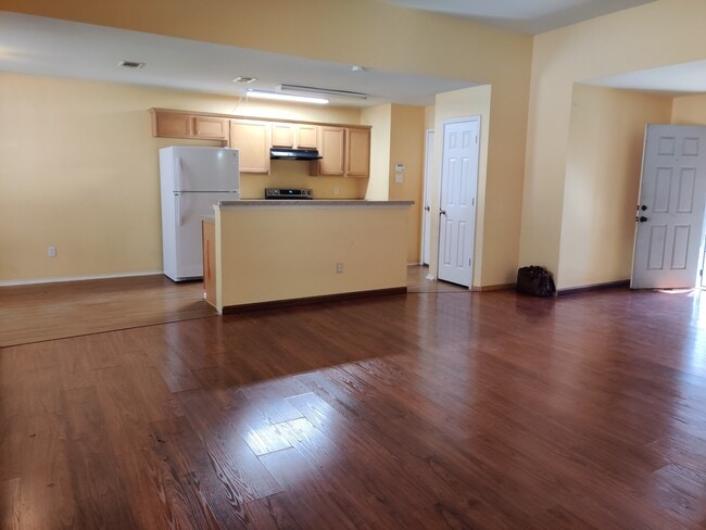 Building Photo - 3102 Via Helena Dr