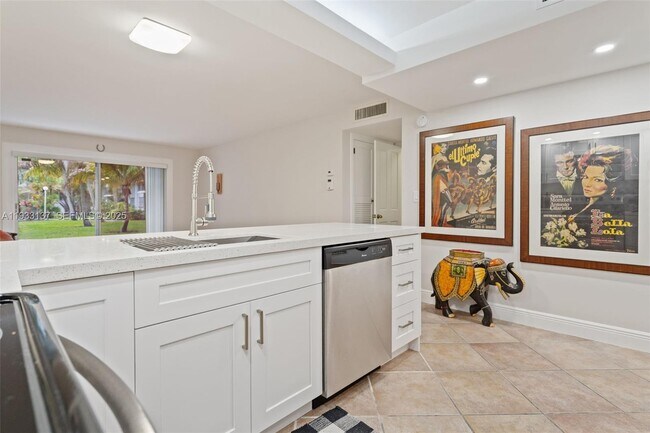 Building Photo - 8107 SW 72nd Ave