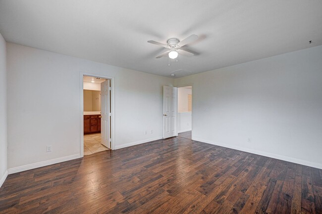 Building Photo - N Las Vegas Beautiful 3 bedroom townhome w...