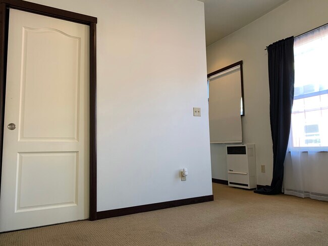 Building Photo - 546 30th St