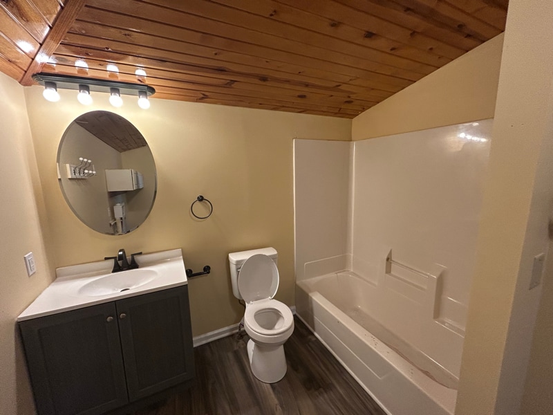 Building Photo - 9 W Walnut St