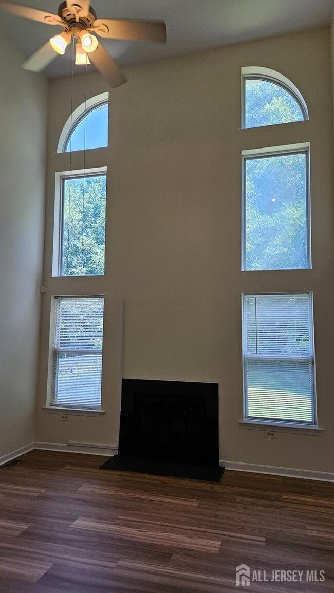 Building Photo - 405 Cobblestone Ct