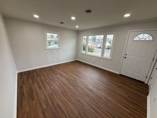 Building Photo - Dublin Brick home Three Bedroom, One Bathr...