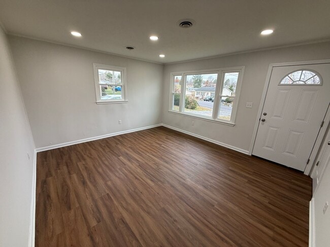 Building Photo - Dublin Brick home Three Bedroom, One Bathroom available Now