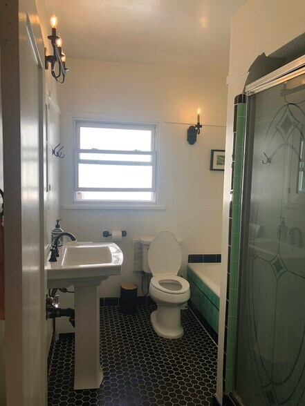 Building Photo - 2180 Foster Ave