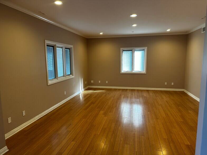 Building Photo - 5560 Buffalo Ave