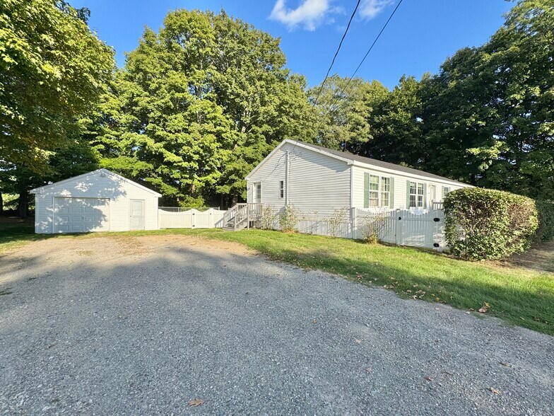 Primary Photo - 2035 Essex St