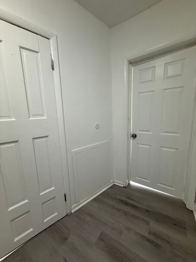 Building Photo - 538 Bailey St