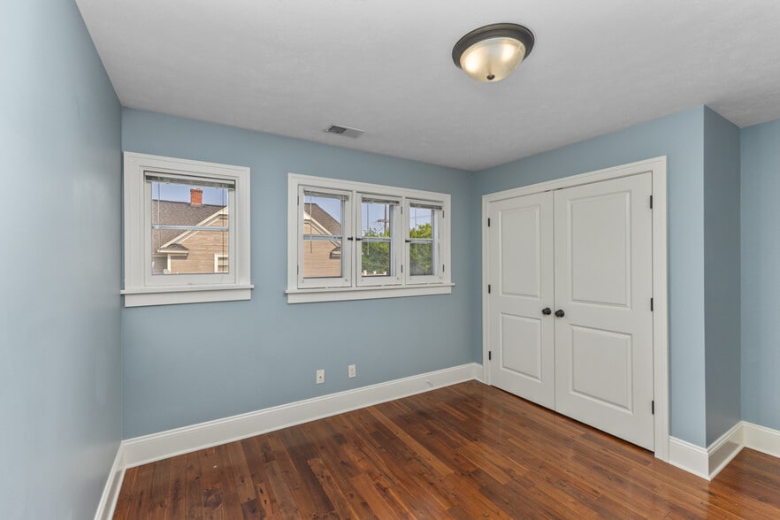 Building Photo - 835 Cherry St SE