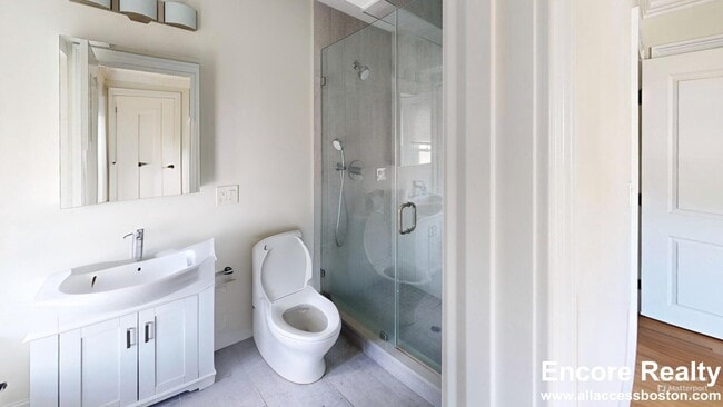 Building Photo - 62 Gordon St