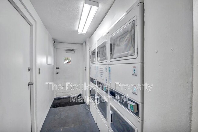 Building Photo - 2509 Ala Wai Blvd