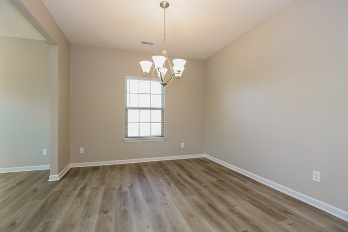 Building Photo - 1543 Oak Dr