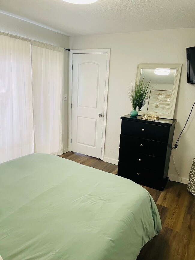 Building Photo - 20390 Fairway Dr