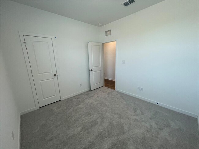 Building Photo - 173 Golden Bell Wy