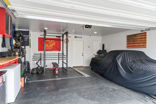 Building Photo - Modern Townhome in Madison