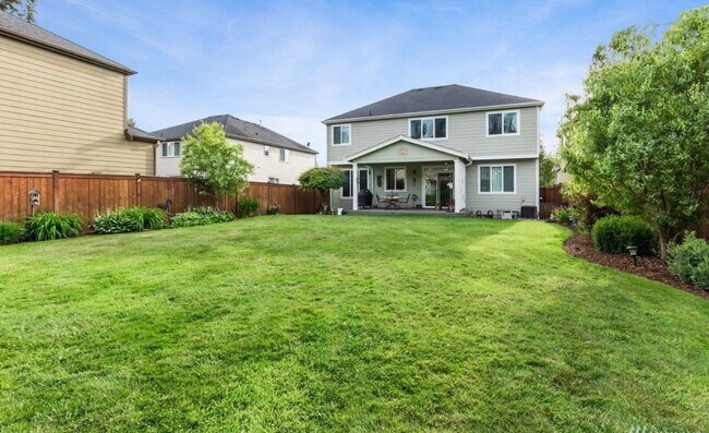 Building Photo - Beautiful 5 Bed/3Ba Single Family Home