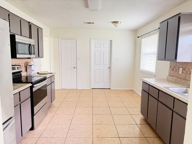 Building Photo - 2602 BigLeaf Dr...  LONGHORN PROPERTIES... 254-526-0382