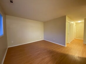 Building Photo - 1925 SE King Ave