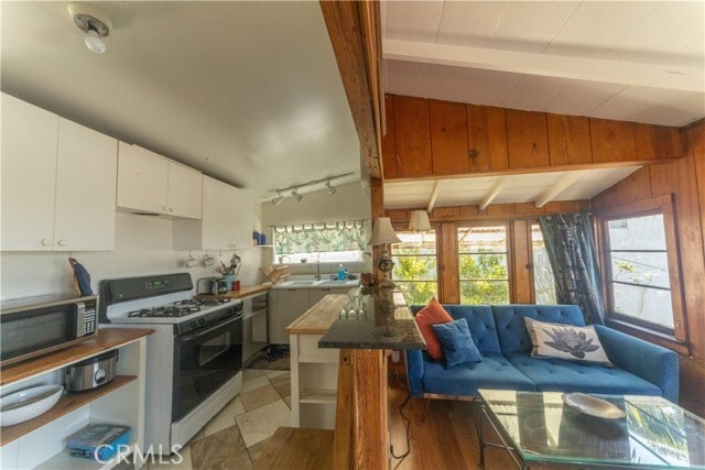 Building Photo - 34458 Camino El Molino