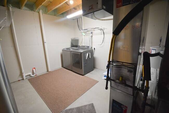 Building Photo - Remodeled 4-Bedroom Home for Rent with Garage & Deck