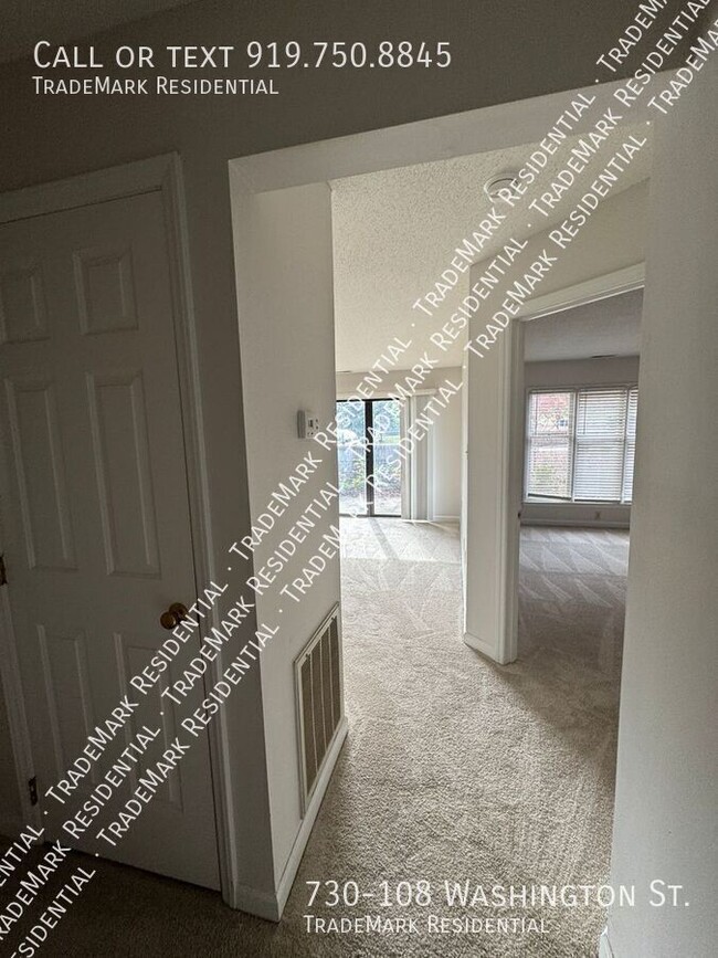 Building Photo - 2 bedroom 2 bath condo in Parkside Condos ...