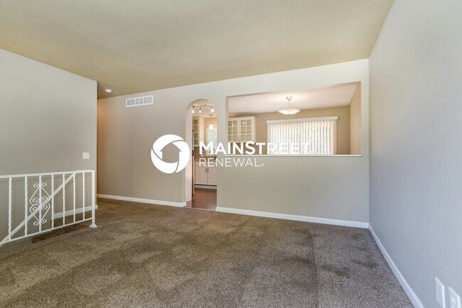 Building Photo - 3 Bedroom Pet-Friendly Home in OVERLAND PA...