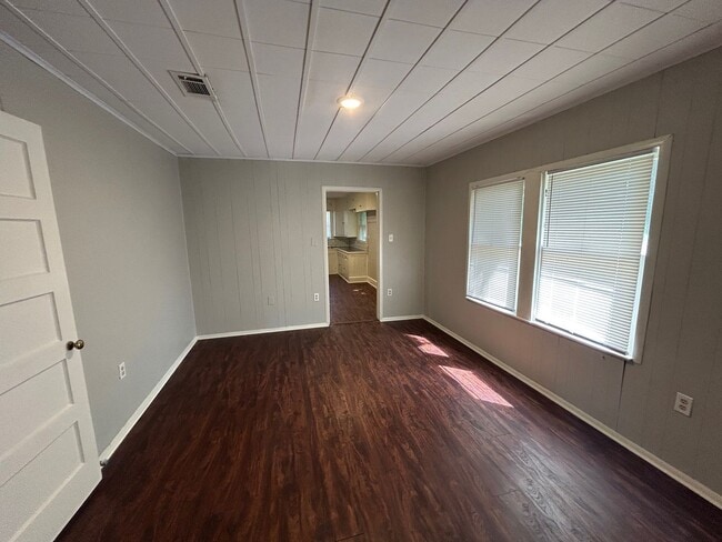 Building Photo - Large Bedroom Waco Home