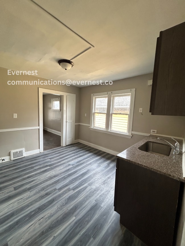 Building Photo - 12013 Parkhill Ave