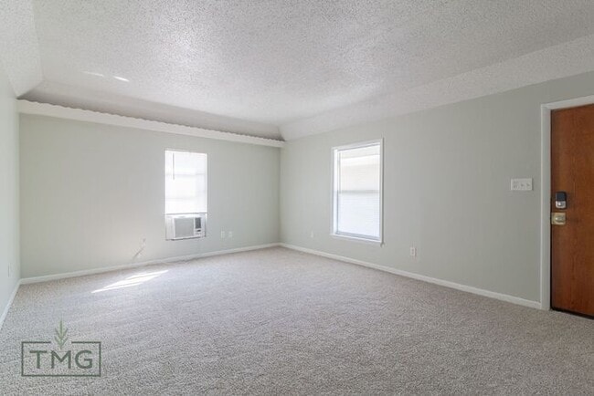 Building Photo - Spacious 2 Bed + Flex Space – Perfect Room...