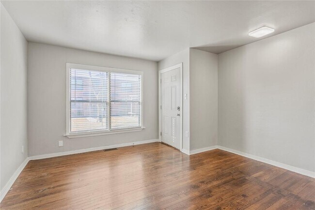 Primary Photo - 1217 N Blackwelder Ave