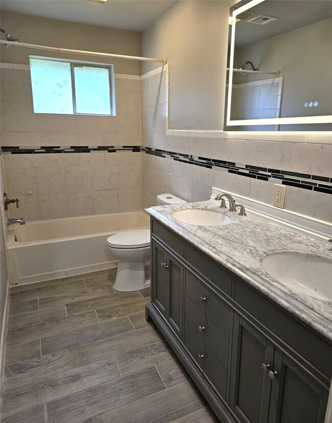 Building Photo - 17135 Hewing Dr