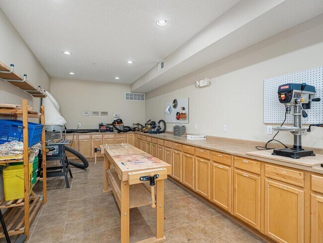 Building Photo - 3600 Wooddale Ave S