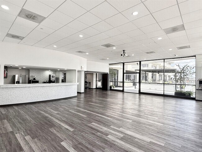 Building Photo - 2016 Main St