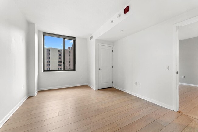 Building Photo - 440 L St NW