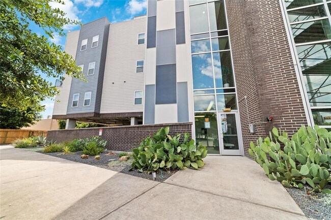 Building Photo - 1011 Studemont St
