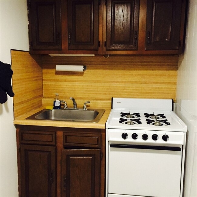 Building Photo - 9 Hall St