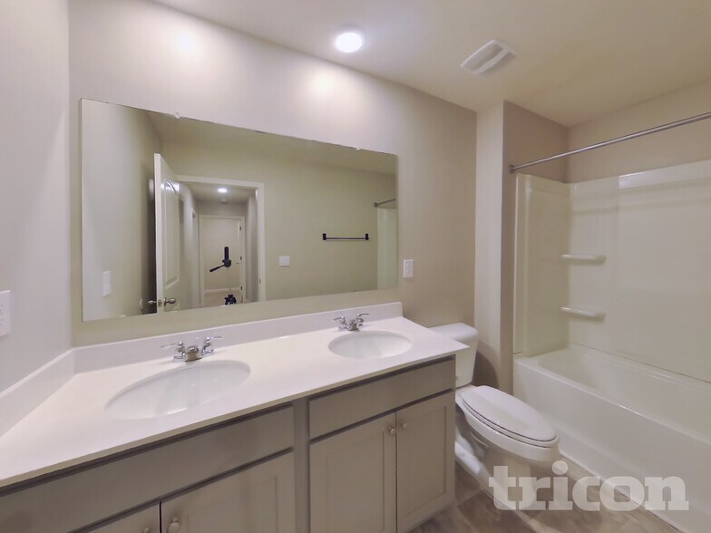 Building Photo - 864 Bentley Dr