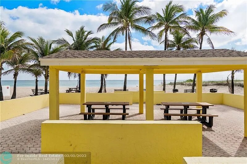 Pavillon and picnic tables - 1391 S Ocean Blvd