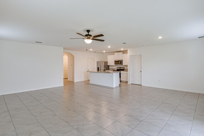 Building Photo - 2214 Capital Dr
